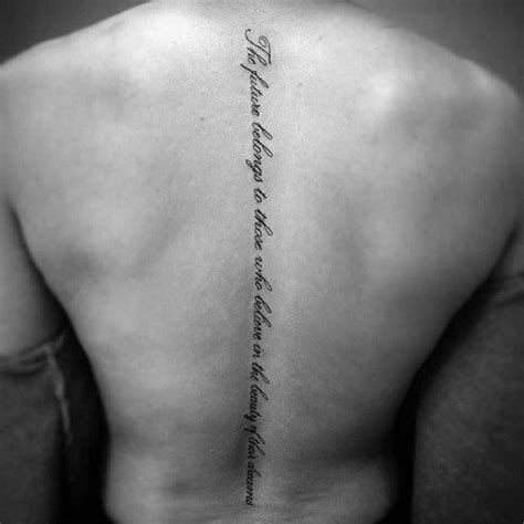 tatuaje frase columna hombre|Ideas de Frases para Tatuajes en la Columna:。